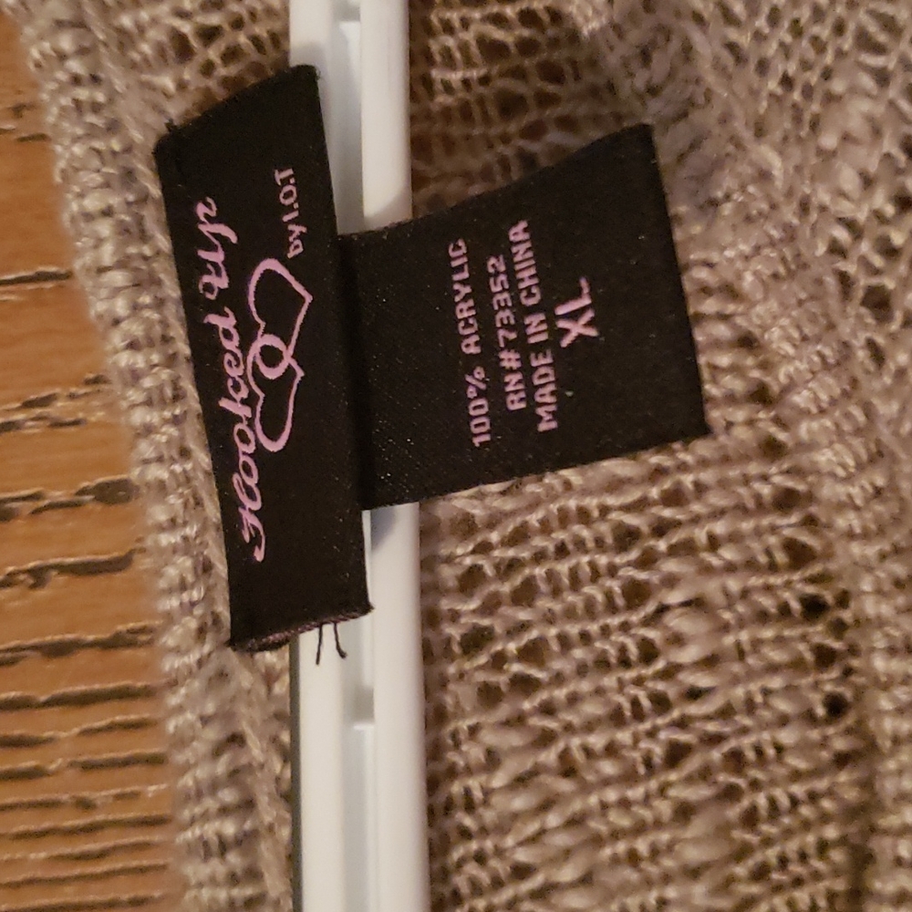 Shaw - Picture 3 of 4